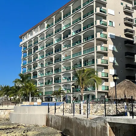 The Queen Of Cozumel - Urban Empire En-Suite City View - For Couples In Mind